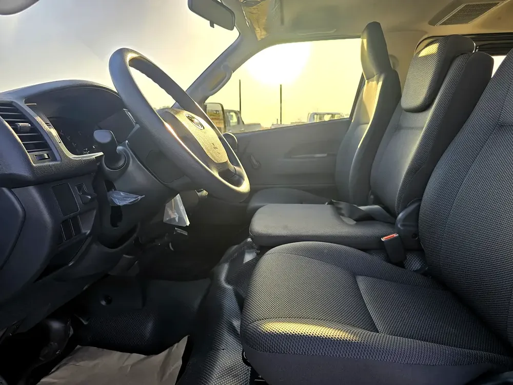 Toyota Hiace Std Roof  15 Seater 2.7l Petrol M/T RWD White Color 2026 Model - Image 7
