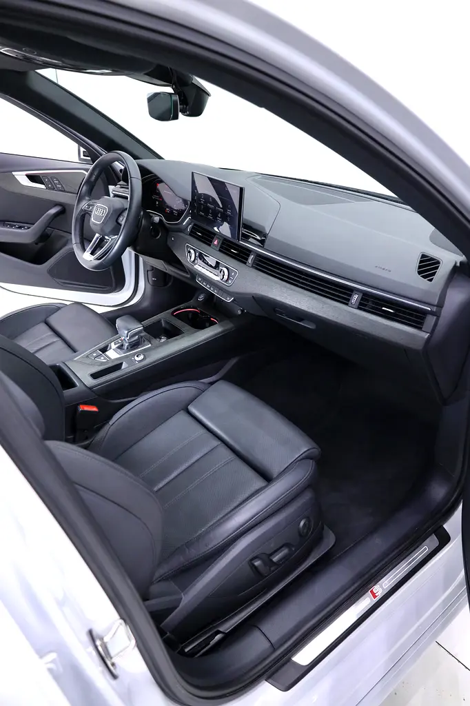 Audi A4 40 TFSI S-line GCC - FULLY LOADED - Image 18