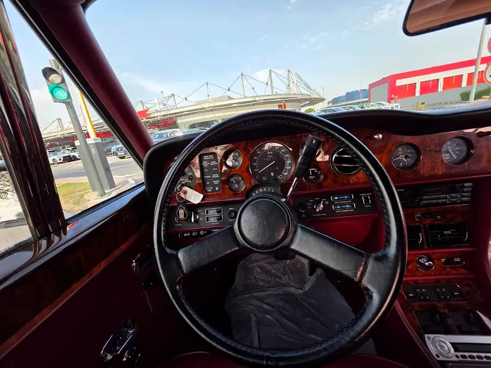 Rolls-Royce Corniche 1989 - Japanese Specs - Classic Luxury - Image 18