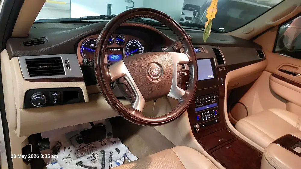 Cadillac Escalled 2013 peâl white for sale - Image 10
