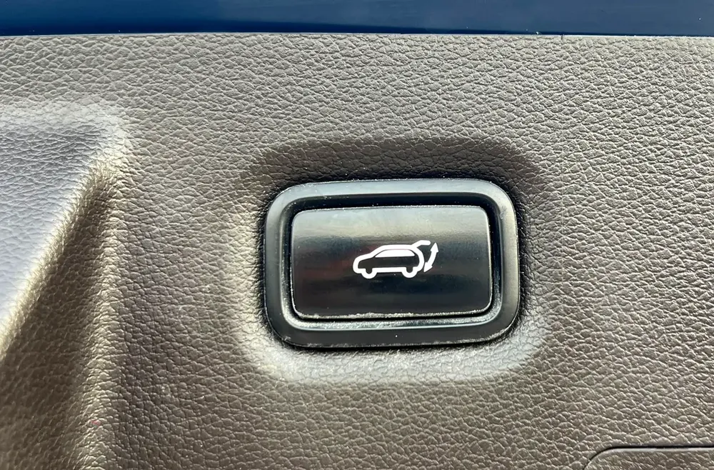 2020 Hyundai Santafe
Full Option Panoramic View - 2.4L V4 - With Radar  Sensor - 63,000 Mileage - Image 16