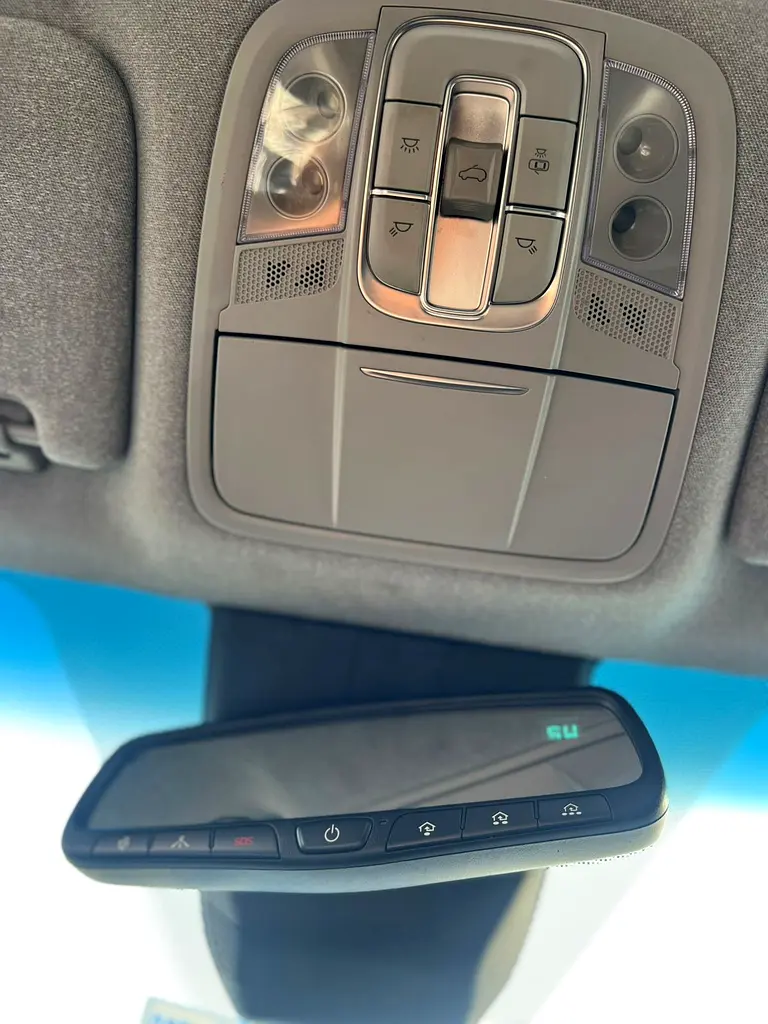 2020 Hyundai Santafe
Full Option Panoramic View - 2.4L V4 - With Radar  Sensor - 63,000 Mileage - Image 19