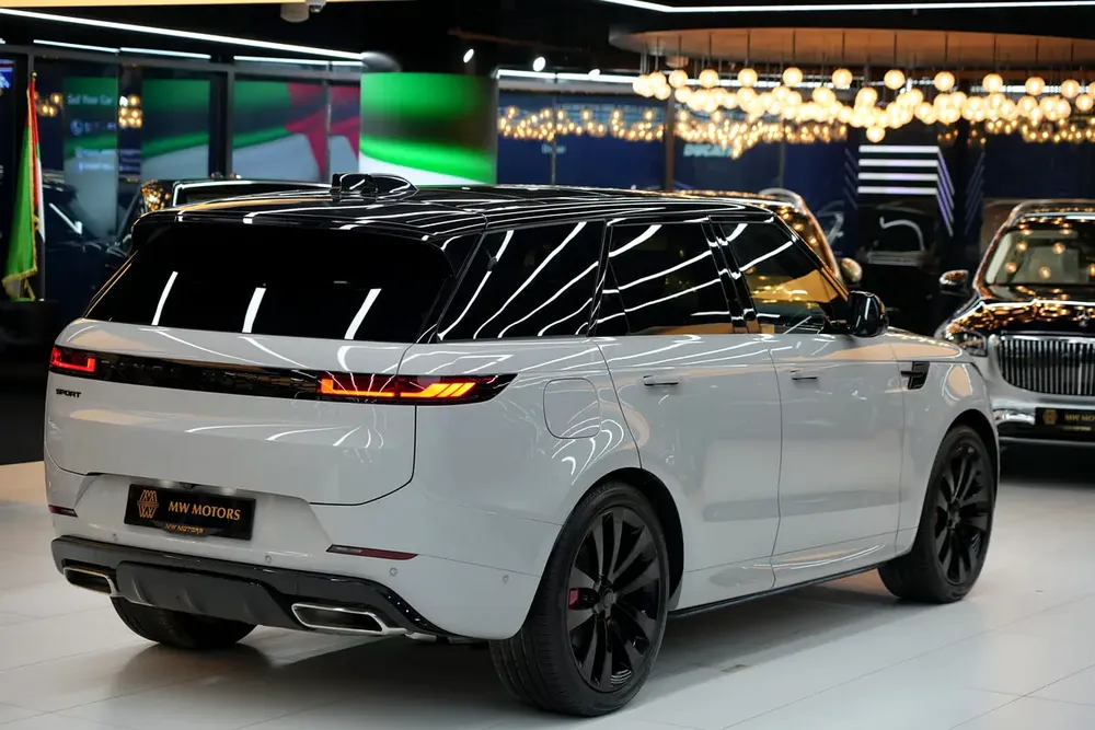 2026 Land Rover Range Rover Sport Dynamic SE | GCC Specs - Image 4