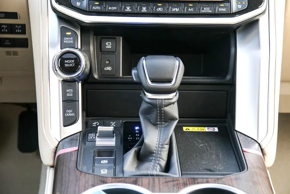 LAND CRUISER 3.5 HYBRID VX-V100 2026 - For Export - Image 12