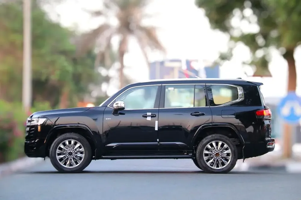 LAND CRUISER 3.5 HYBRID VX-V100 2026 - For Export - Image 4