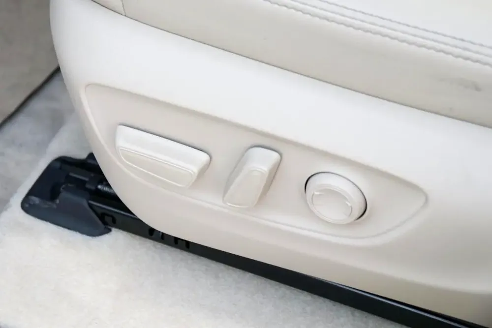 LAND CRUISER 3.5 HYBRID VX-V100 2026 - For Export - Image 9