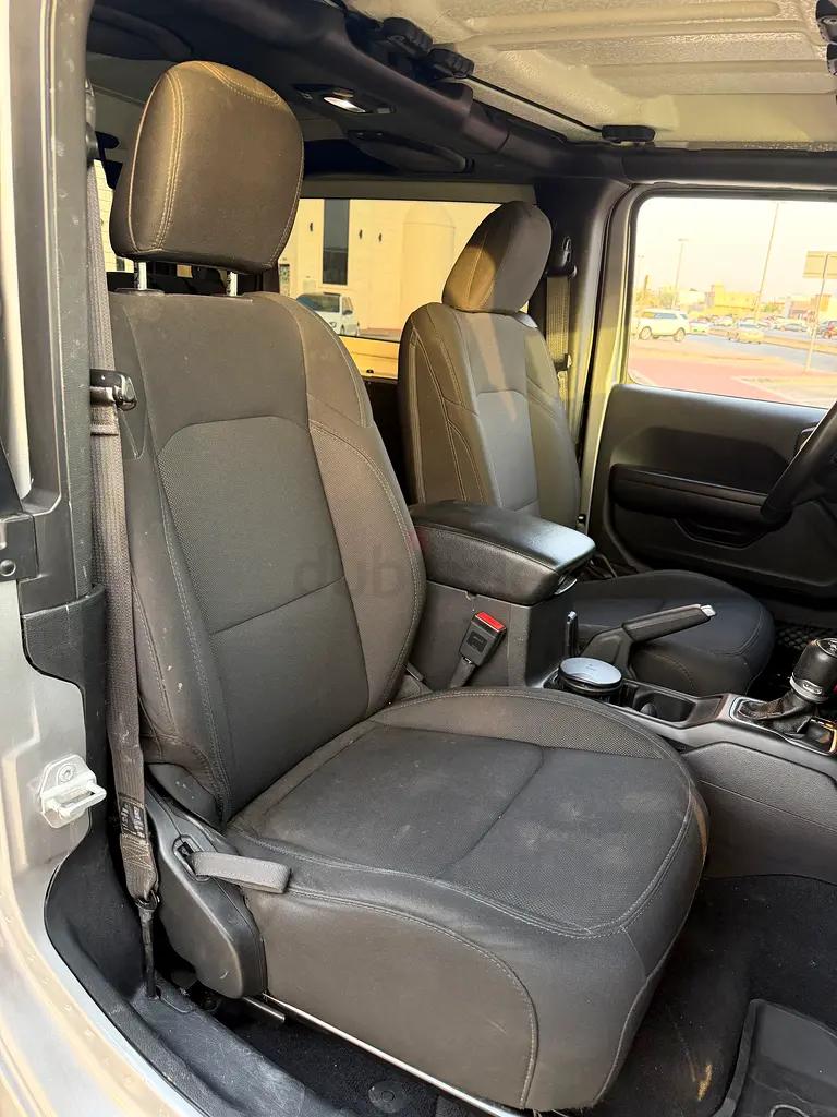 Jeep Wrangler Sport 2018 | GCC Specs | Low Mileage | Excellent Condition - Image 12