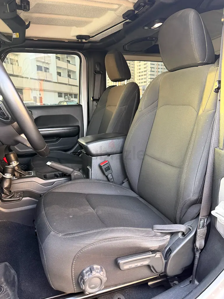 Jeep Wrangler Sport 2018 | GCC Specs | Low Mileage | Excellent Condition - Image 9