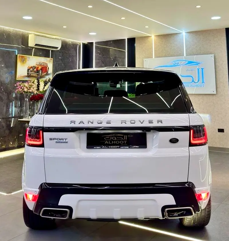 AUTOBIOGRAPHY  RANGE ROVER SPORT V8 || GCC II FULLY LOADED I| PANORAMIC I| SCREENS II LOW MILEAGE - Image 12