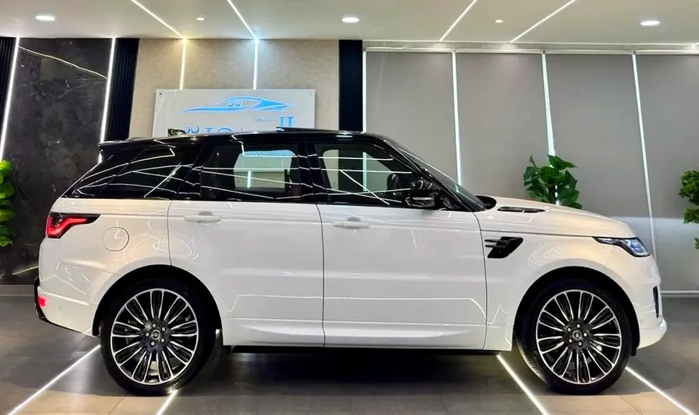 AUTOBIOGRAPHY  RANGE ROVER SPORT V8 || GCC II FULLY LOADED I| PANORAMIC I| SCREENS II LOW MILEAGE - Image 5