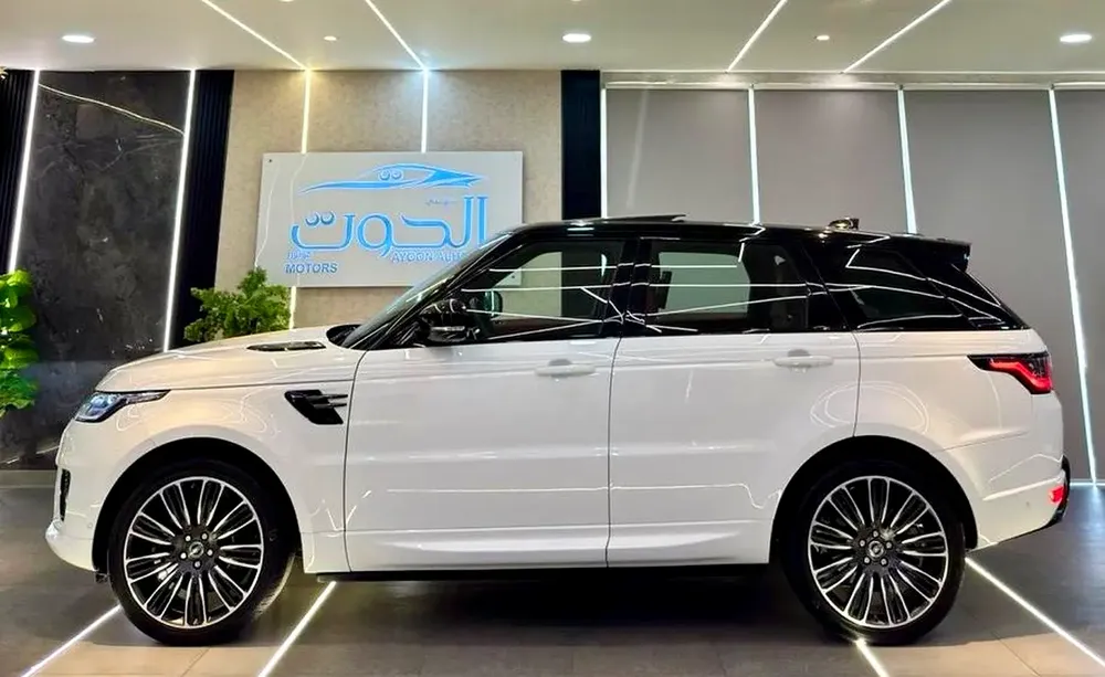 AUTOBIOGRAPHY  RANGE ROVER SPORT V8 || GCC II FULLY LOADED I| PANORAMIC I| SCREENS II LOW MILEAGE - Image 6