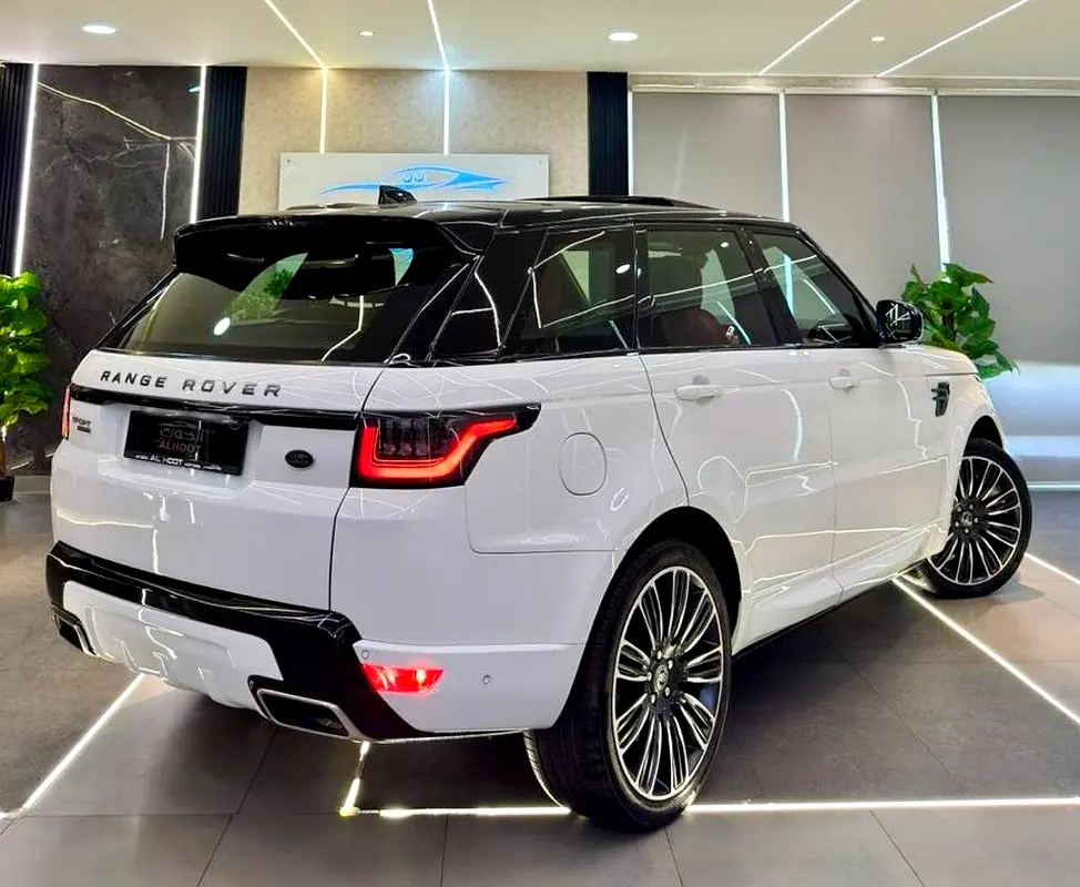 AUTOBIOGRAPHY  RANGE ROVER SPORT V8 || GCC II FULLY LOADED I| PANORAMIC I| SCREENS II LOW MILEAGE - Image 8