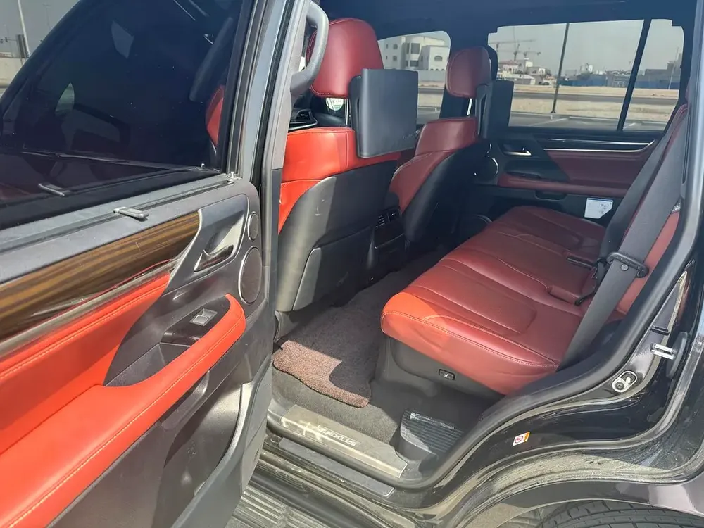 Lexus LX 570 Platinum 2019 GCC Specs - Pristine Condition - Image 10