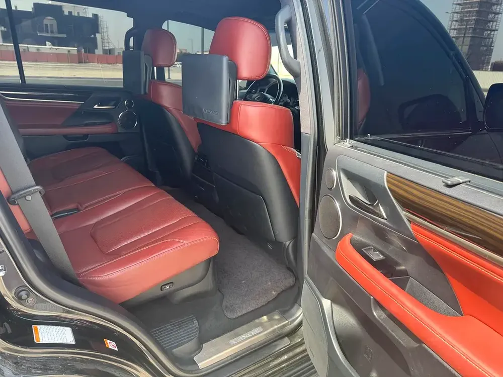 Lexus LX 570 Platinum 2019 GCC Specs - Pristine Condition - Image 12