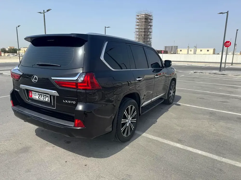 Lexus LX 570 Platinum 2019 GCC Specs - Pristine Condition - Image 4