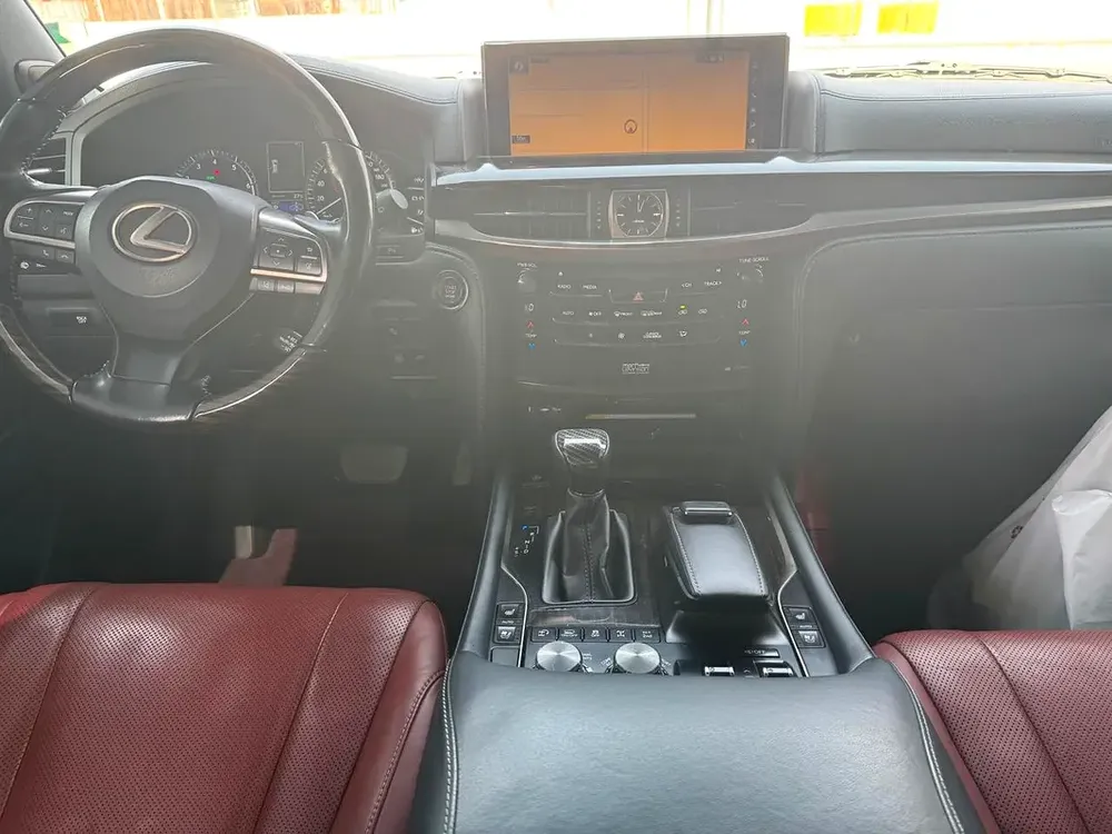 Lexus LX 570 Platinum 2019 GCC Specs - Pristine Condition - Image 5