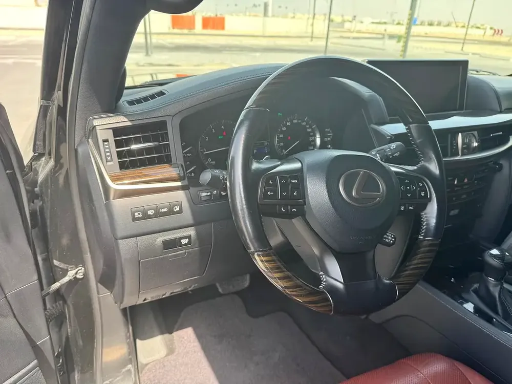 Lexus LX 570 Platinum 2019 GCC Specs - Pristine Condition - Image 6