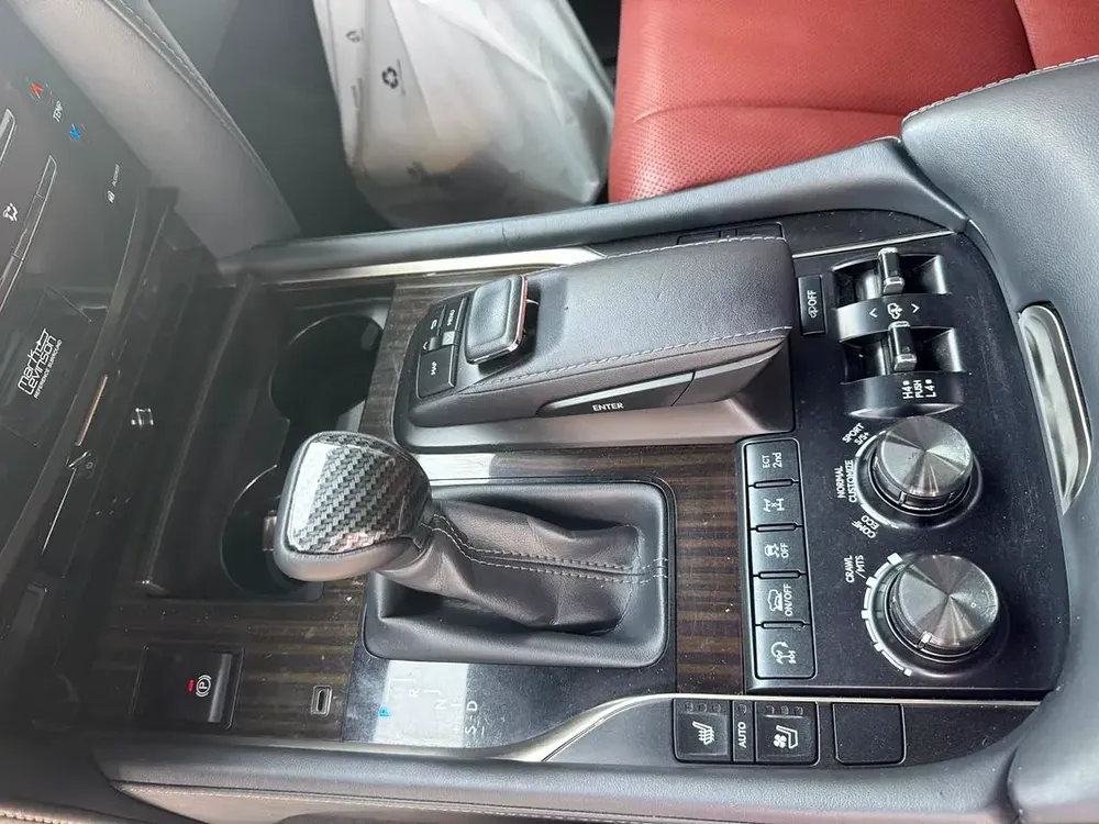 Lexus LX 570 Platinum 2019 GCC Specs - Pristine Condition - Image 7