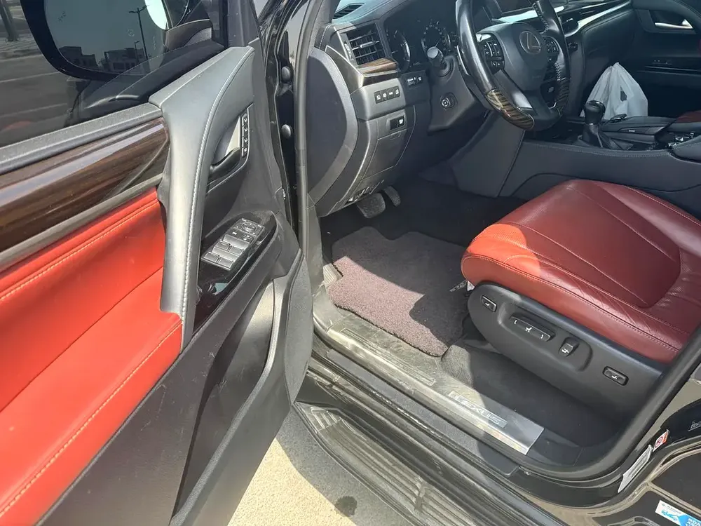 Lexus LX 570 Platinum 2019 GCC Specs - Pristine Condition - Image 8