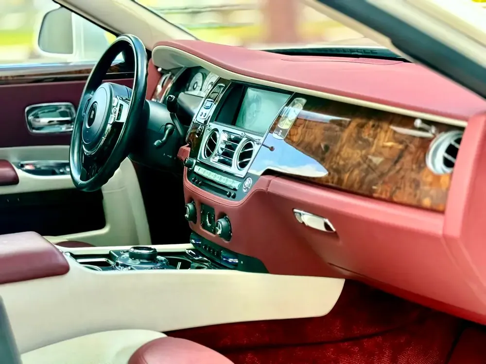 Rolls-Royce Ghost Standard 2017 - GCC Specs - Pristine Condition - Image 7