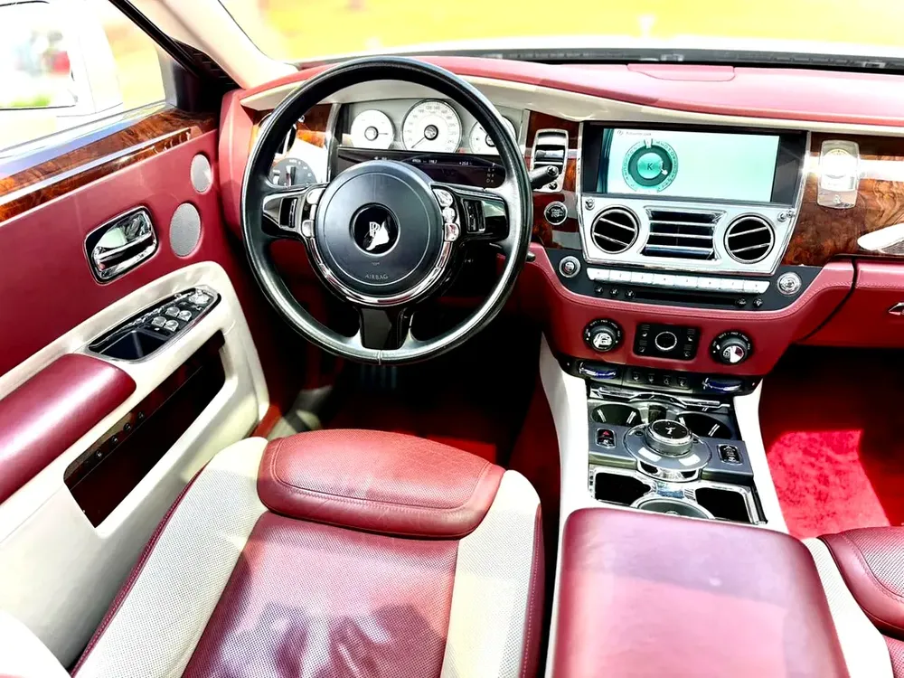 Rolls-Royce Ghost Standard 2017 - GCC Specs - Pristine Condition - Image 9