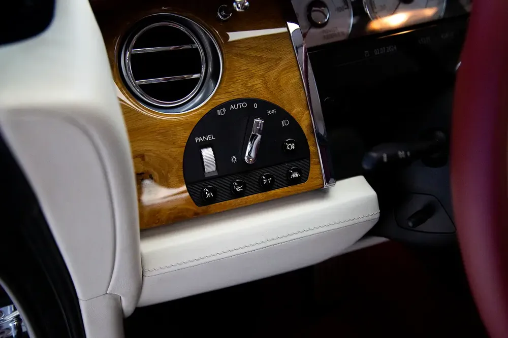 4 BUTTONS | STARLIGHT | SERVICE OCT 2027 | WRAITH - Image 8