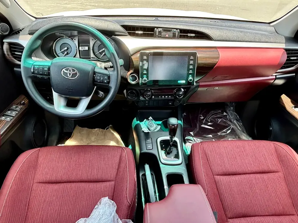 Toyota Hilux SR5 2026 - GCC Specs - Brand New! - Image 6