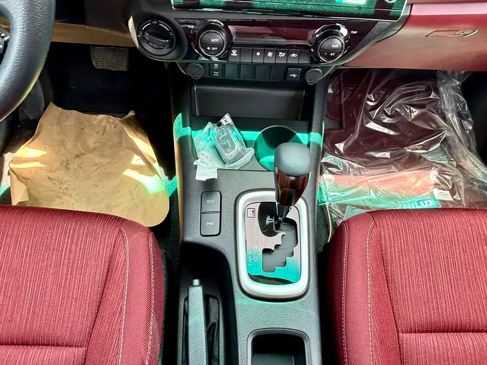 Toyota Hilux SR5 2026 - GCC Specs - Brand New! - Image 8