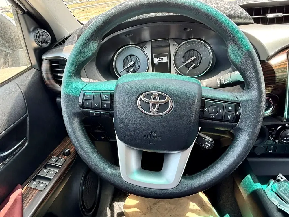 Toyota Hilux SR5 2026 - GCC Specs - Brand New! - Image 9