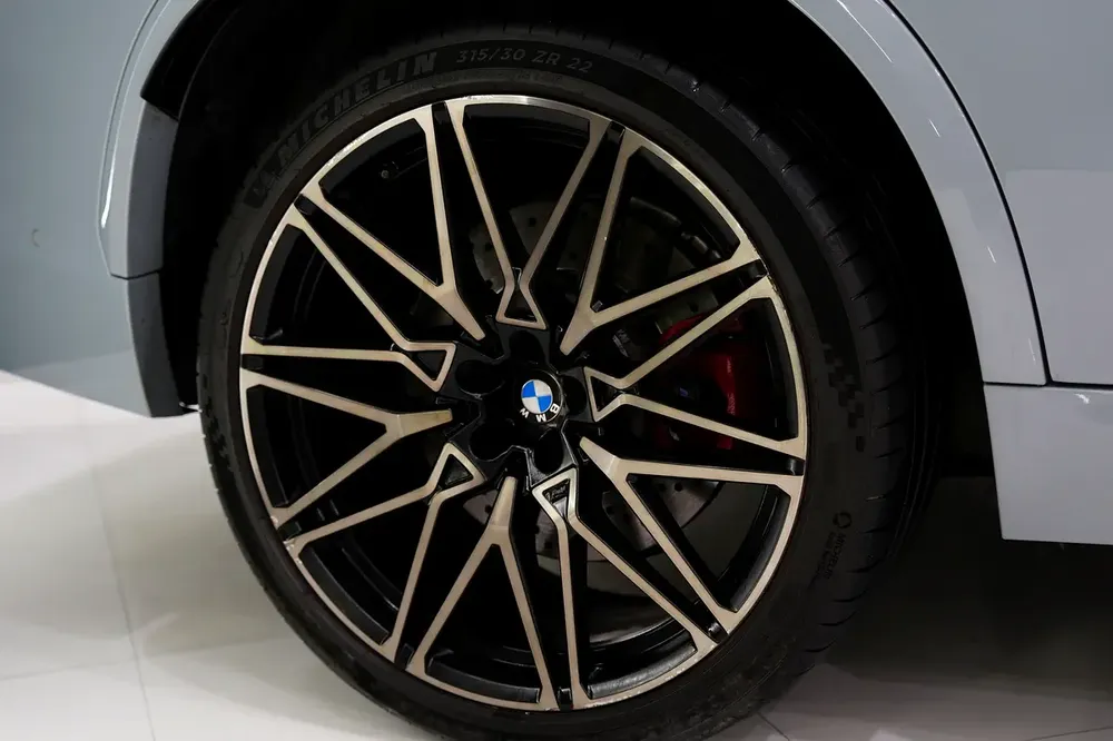 2025 BMW X5M Competition, Shadowline Package, Carbon Interior, Latest Facelift, Dealer Warr + Serv!! - Image 18