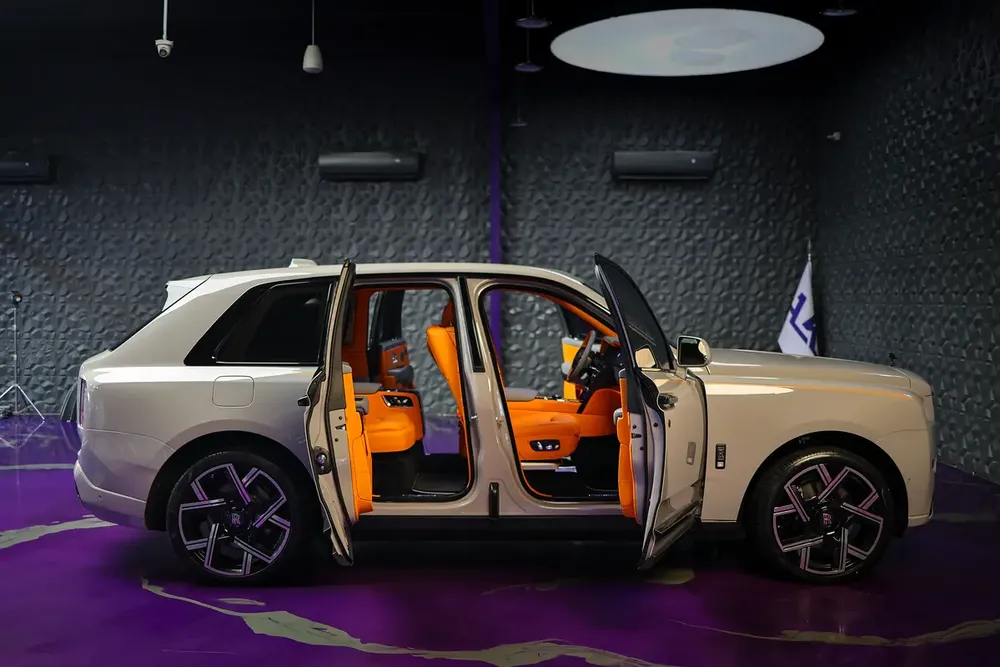 Rolls-Royce Cullinan Black Badge 2019 - GCC/Other Specs - Image 13