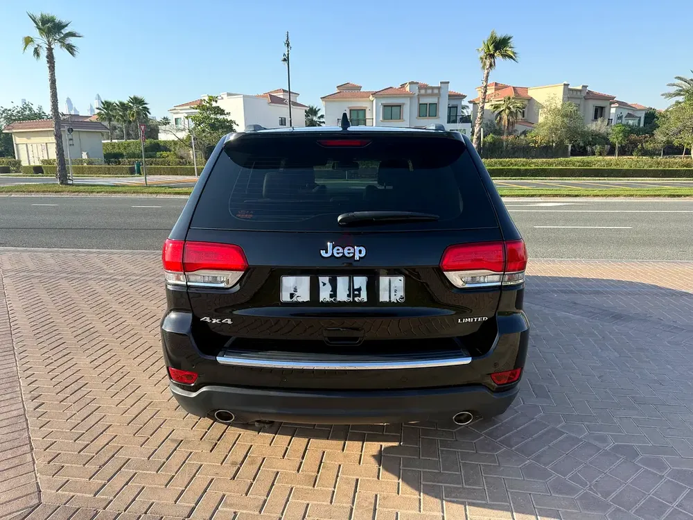 Jeep Grand Cherokee Limited 2015 GCC Specs - Well Maintained - Image 4