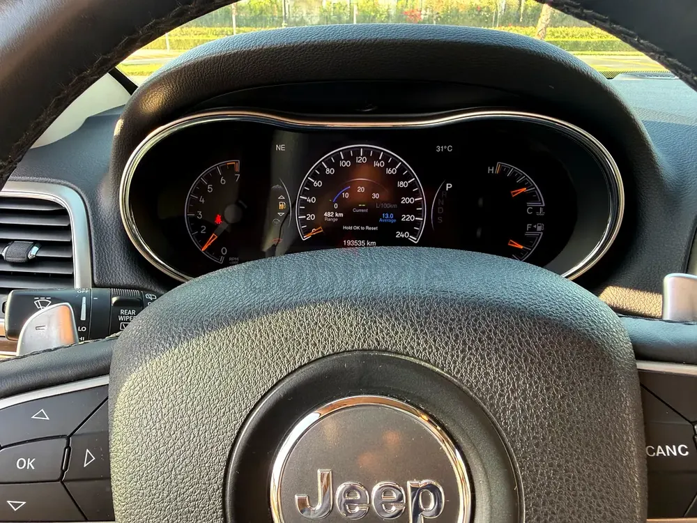 Jeep Grand Cherokee Limited 2015 GCC Specs - Well Maintained - Image 5