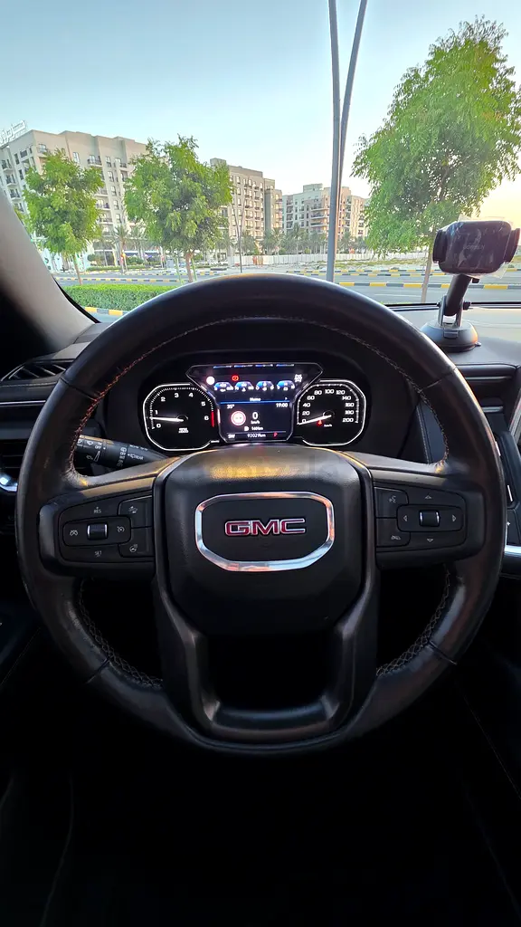 GMC Yukon AT4 2021 GCC Specs Full Option - Image 10