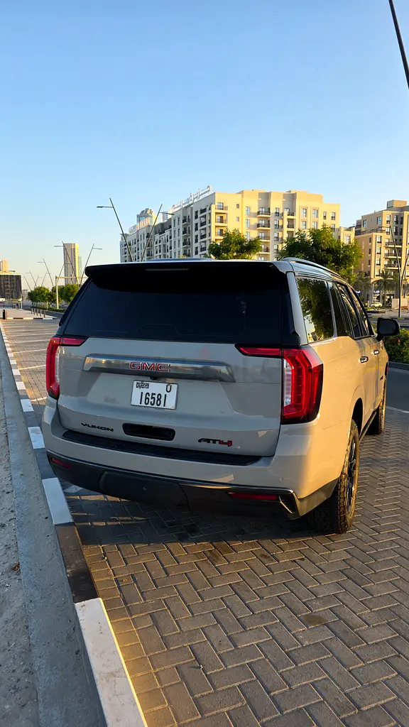 GMC Yukon AT4 2021 GCC Specs Full Option - Image 4