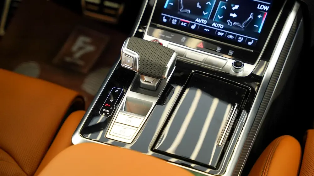 Audi RSQ8 TFSI Quattro - 4.0L V8 - 2025 - Image 8