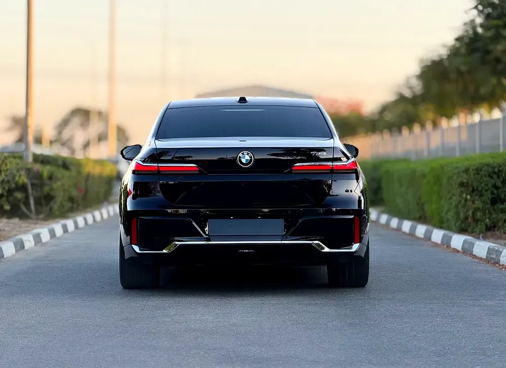 Pristine 2023 BMW 735i | GCC Specs | Warranty & Service Package With warranty and service - Image 5