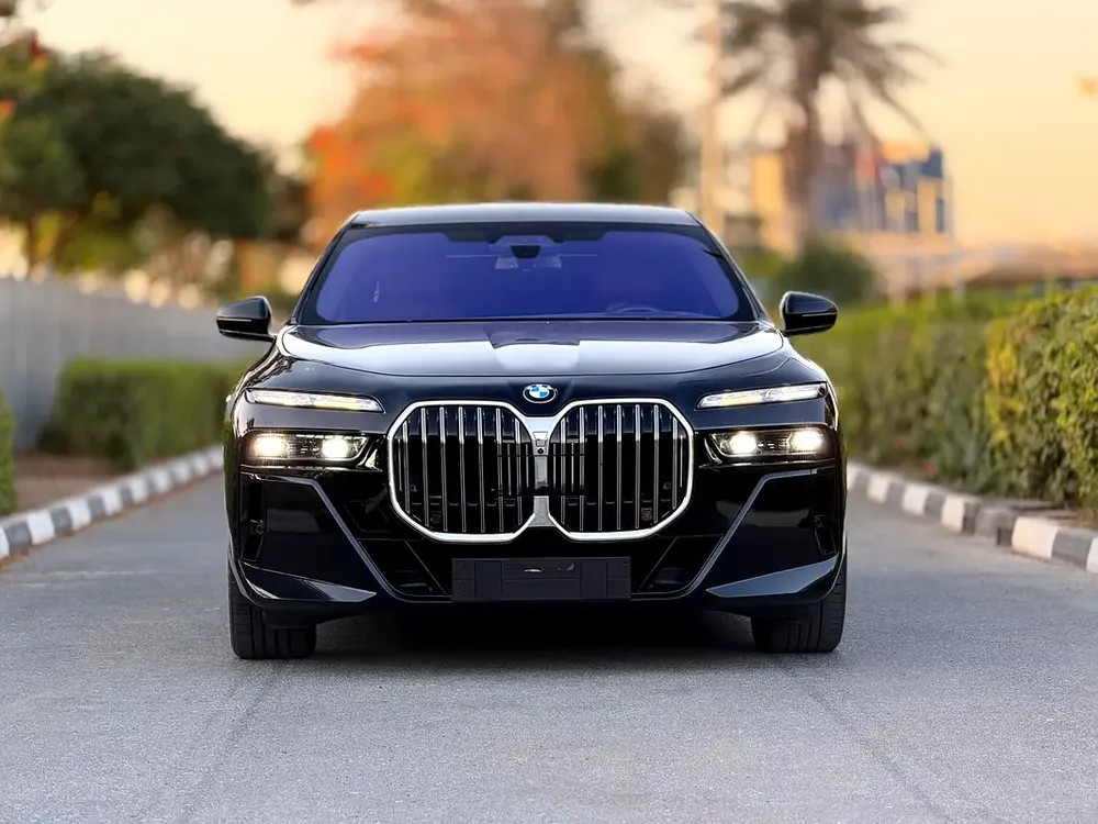 Pristine 2023 BMW 735i | GCC Specs | Warranty & Service Package With warranty and service - Image 6