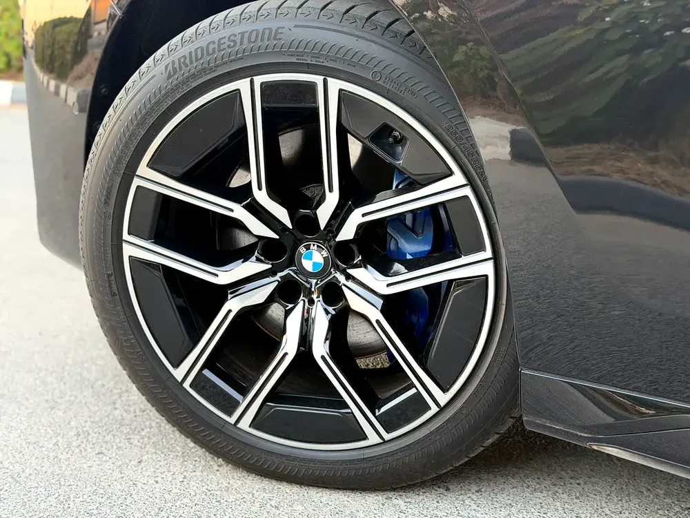 Pristine 2023 BMW 735i | GCC Specs | Warranty & Service Package With warranty and service - Image 8