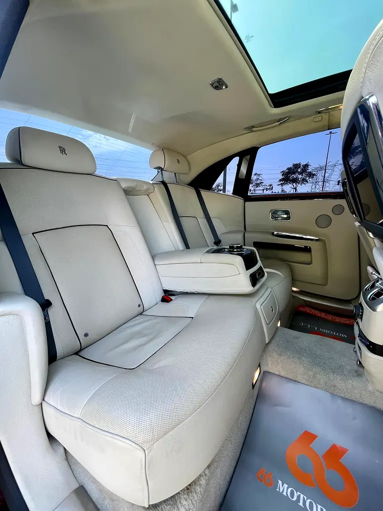 2014  Rolls Royce Ghost Dual Tone in GCC Specification - Image 17