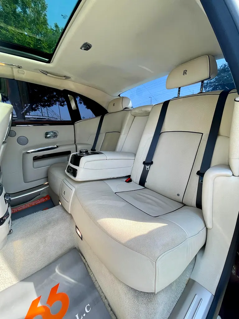 2014  Rolls Royce Ghost Dual Tone in GCC Specification - Image 18
