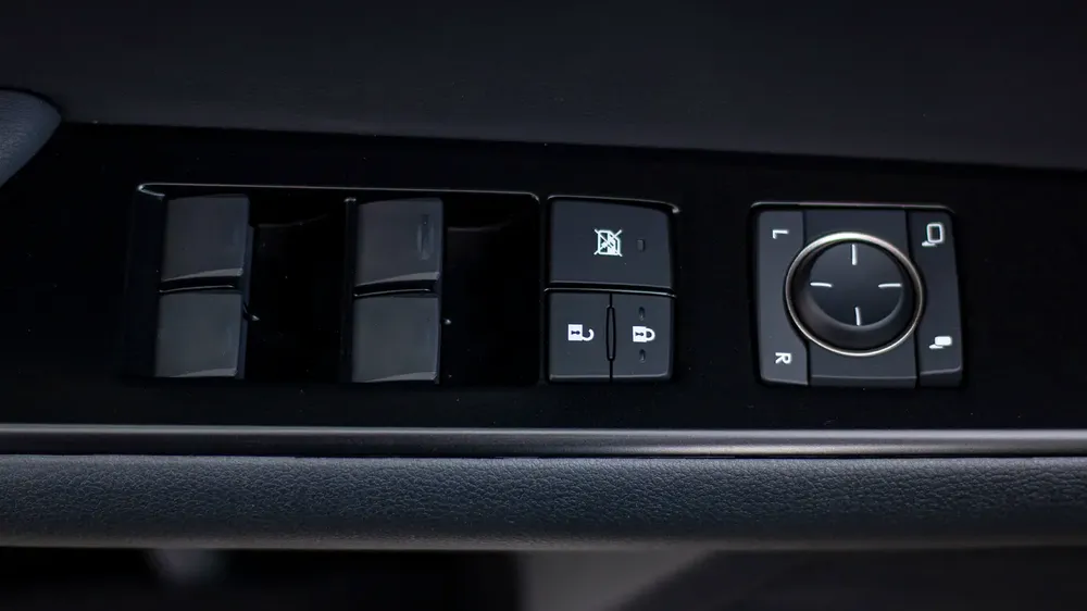 LEXUS UX 250 | 2-YEAR WARRANTY + SERVICE INCLUDED | IN-HOUSE FINANCING | 0% DOWNPAYMENT (BANK) - Image 10