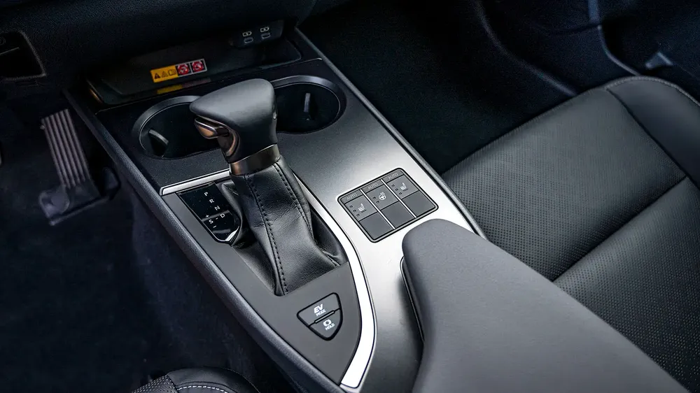 LEXUS UX 250 | 2-YEAR WARRANTY + SERVICE INCLUDED | IN-HOUSE FINANCING | 0% DOWNPAYMENT (BANK) - Image 17