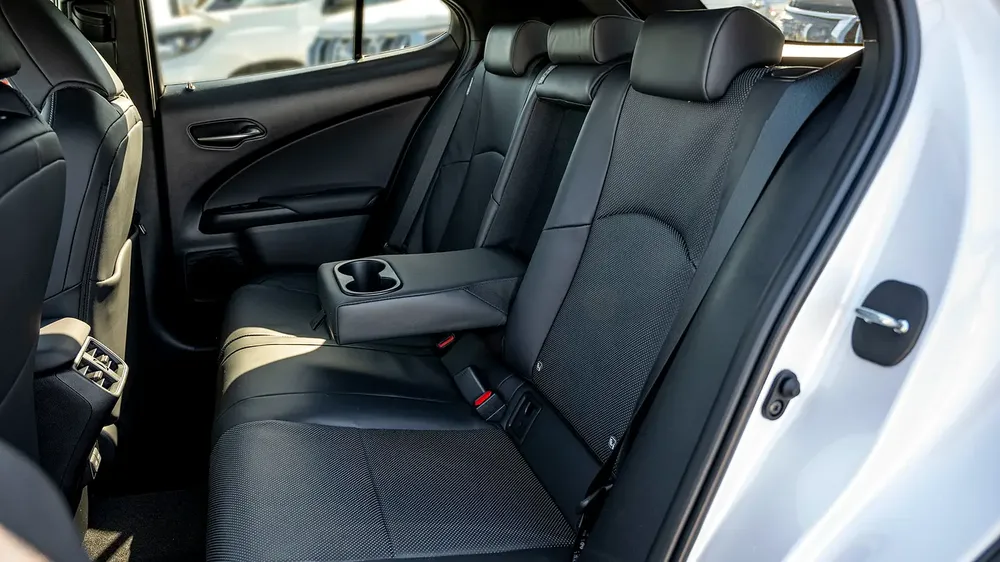 LEXUS UX 250 | 2-YEAR WARRANTY + SERVICE INCLUDED | IN-HOUSE FINANCING | 0% DOWNPAYMENT (BANK) - Image 18