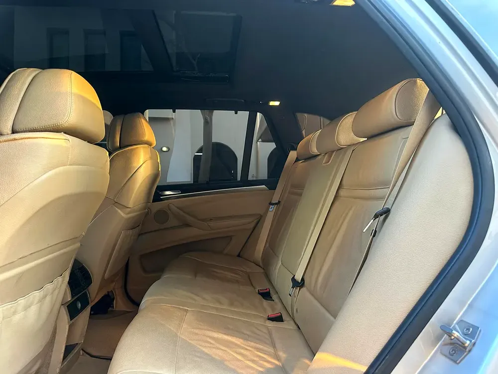 BMW X5 GCC V8 not negotiable السعر نهائي للجادين فقط - Image 10