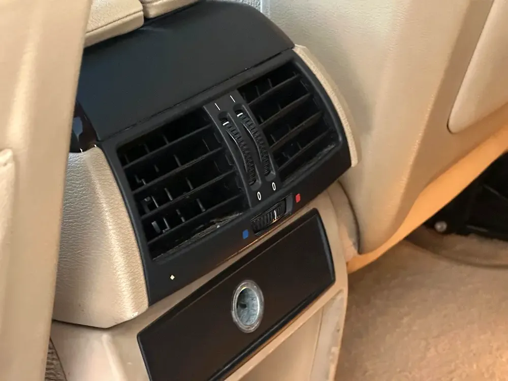 BMW X5 GCC V8 not negotiable السعر نهائي للجادين فقط - Image 12