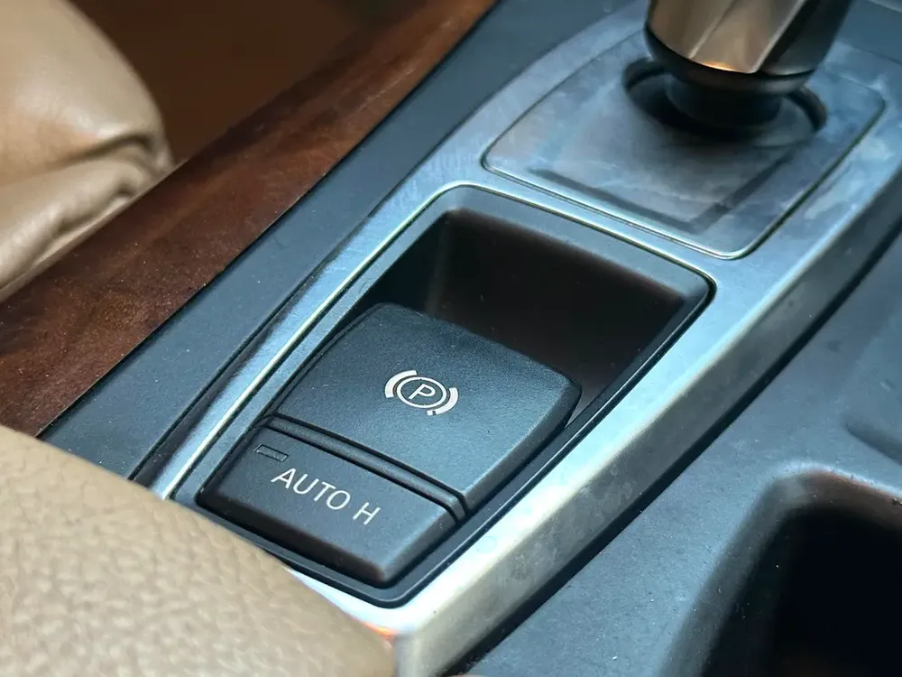 BMW X5 GCC V8 not negotiable السعر نهائي للجادين فقط - Image 17