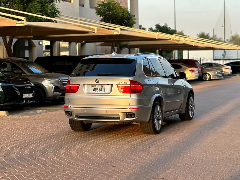 BMW X5 GCC V8 not negotiable السعر نهائي للجادين فقط - Image 4