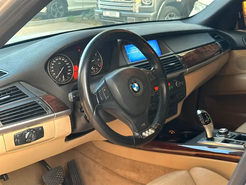 BMW X5 GCC V8 not negotiable السعر نهائي للجادين فقط - Image 8