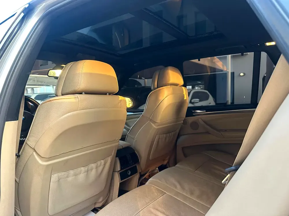 BMW X5 GCC V8 not negotiable السعر نهائي للجادين فقط - Image 9